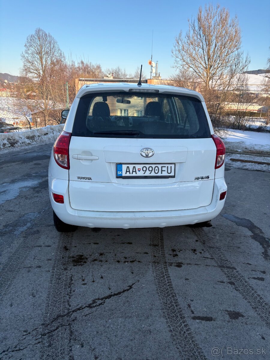 Predám Toyota Rav4 - 4