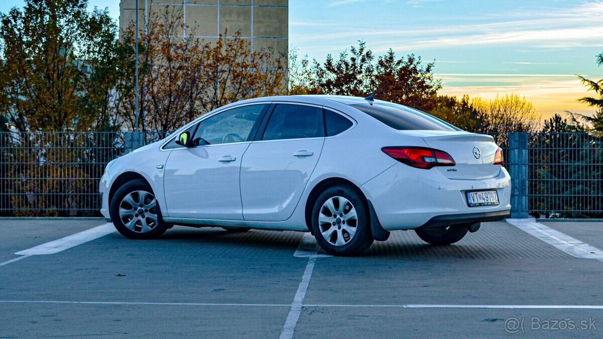 Opel Astra Sedan 1.6 CDTI 100 kw - 4