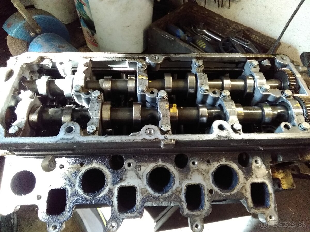 Predám hlavu motora na vw Passat B7 - 4