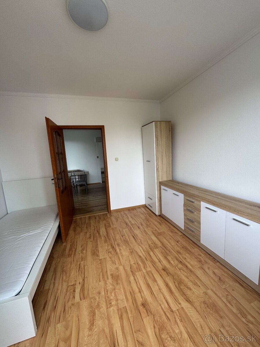 Veľký 4izbový byt na predaj - Škultétyho ulica v Nitre - 4