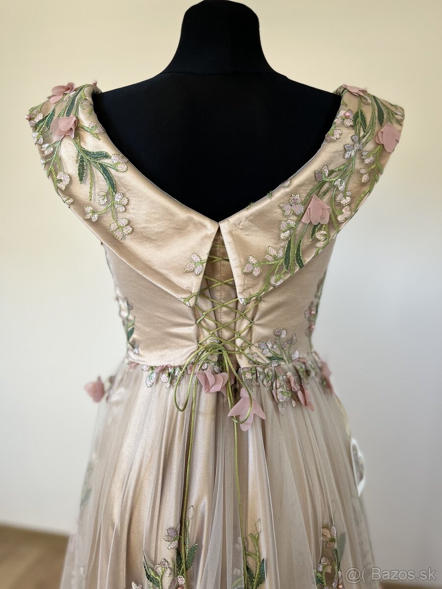 Spoločneské šaty - svetlé s kvetinovou výšivkou - 4