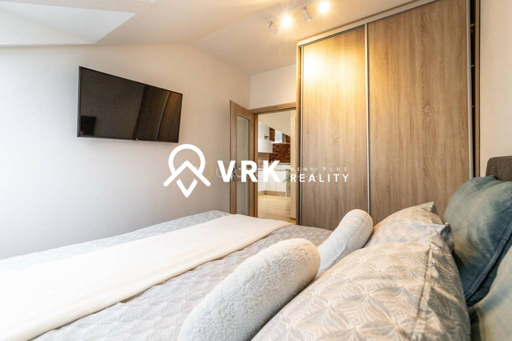 3 IZBOVÝ BYT V CENTRE MESTA, VRÁTNA UL., KOŠICE - 4