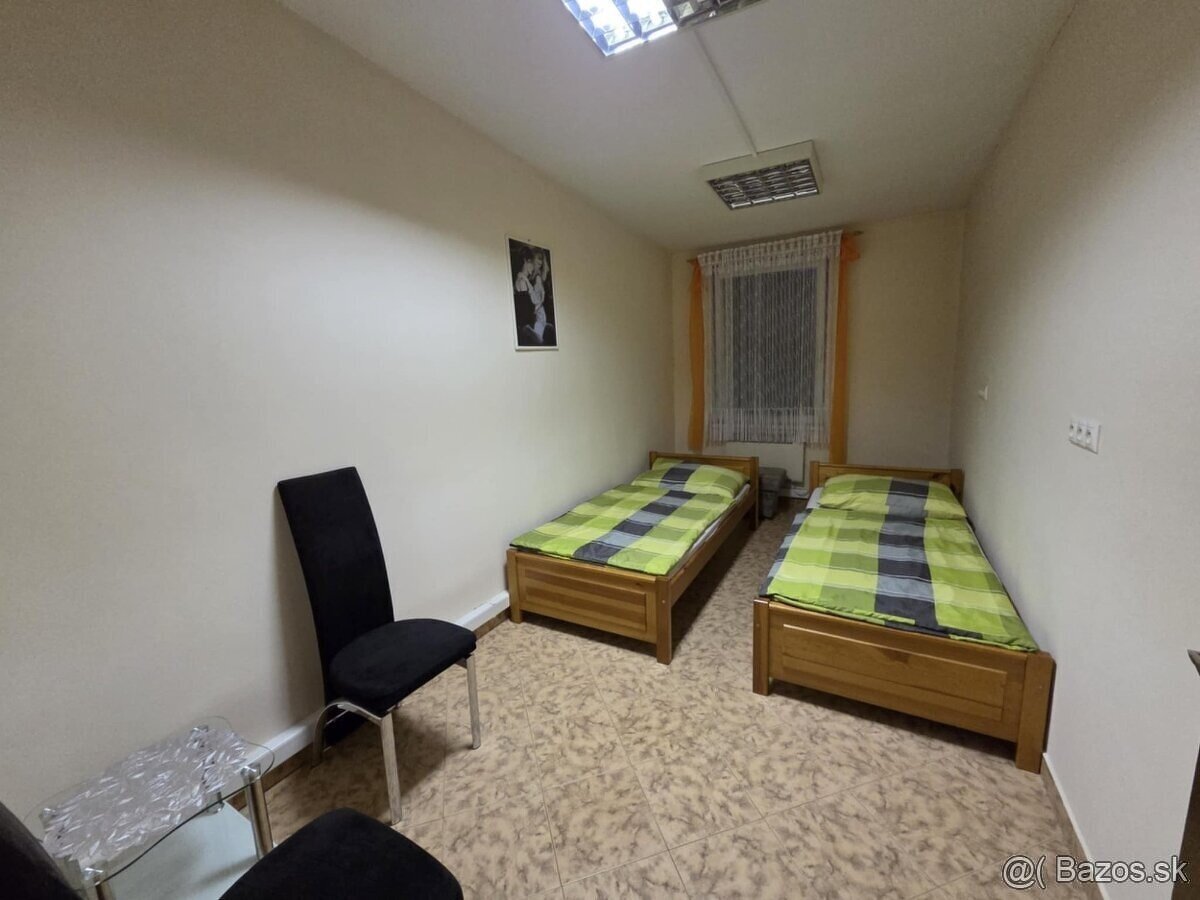 Prenájom veľký 2-izbový byt v centre na pešej zóne v Štúrov - 4