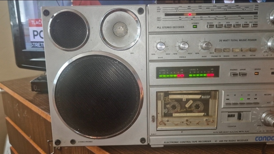 TESLA CONDOR K 304 .Prenosné Stereo Rádio 3D zvuk surround - - 4