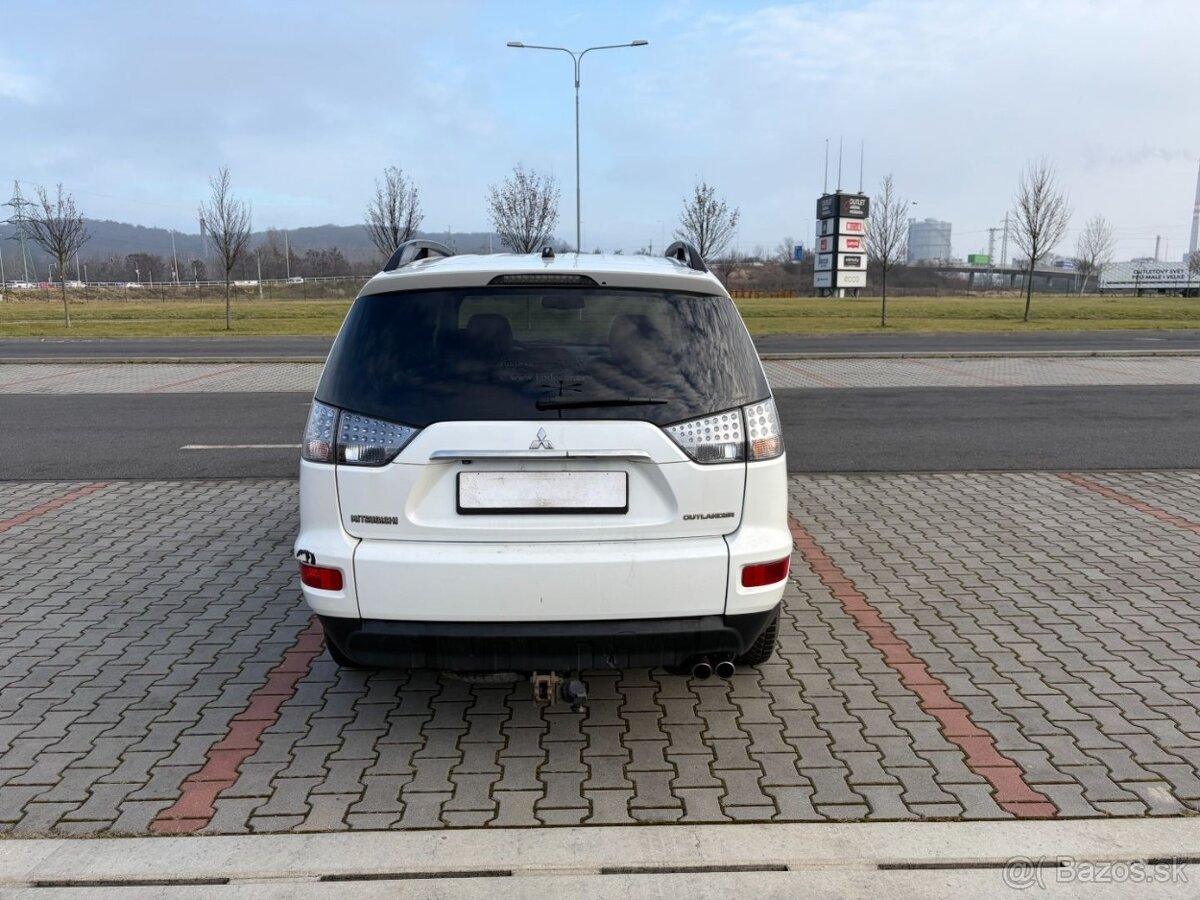 Mitsubishi Outlander 2.3 DiD 130kw 4x4 7 míst ČR - 4