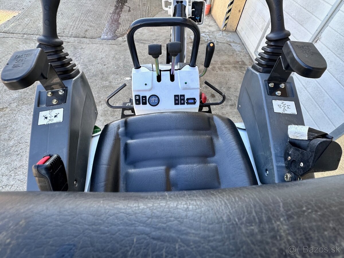 Predám minibager zn. Bobcat E 10 Z - 4