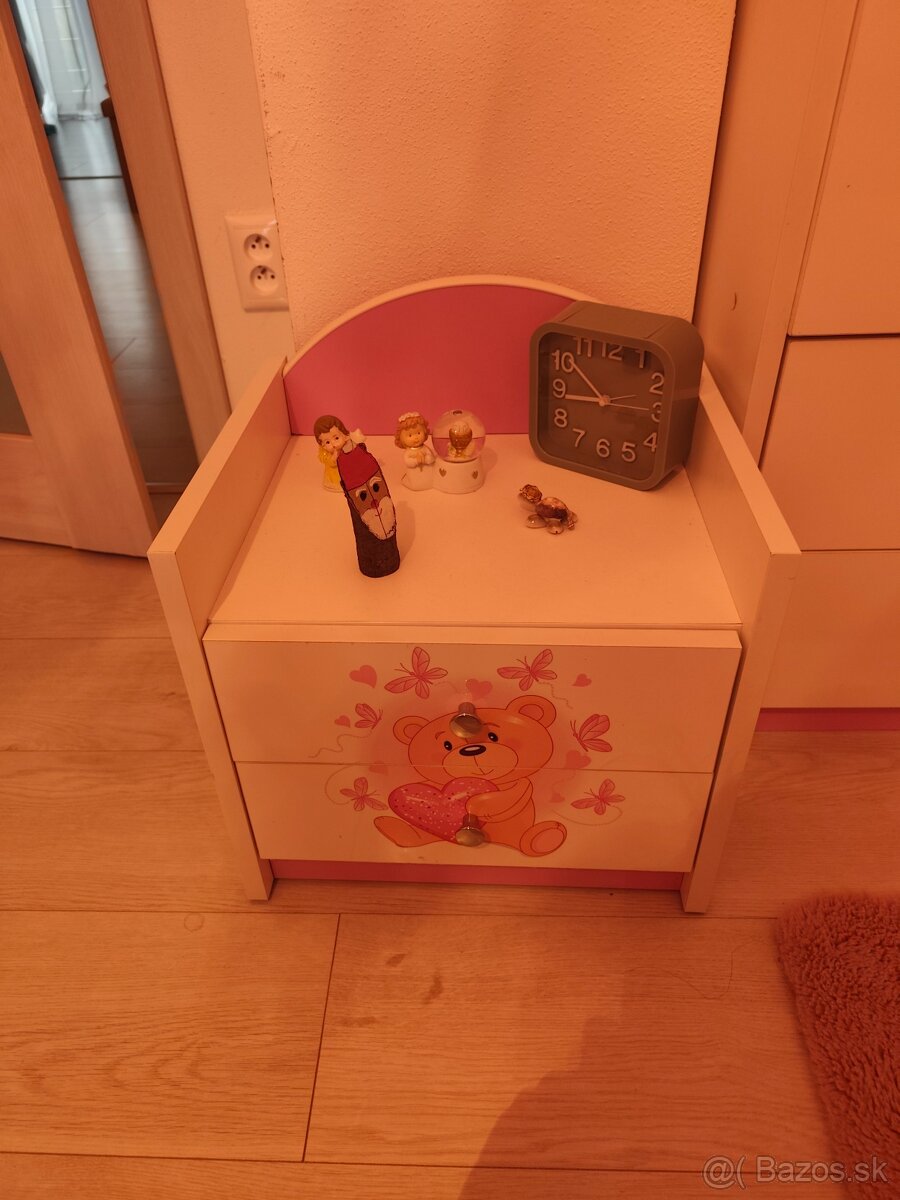 Dievčenské skriňa - 4