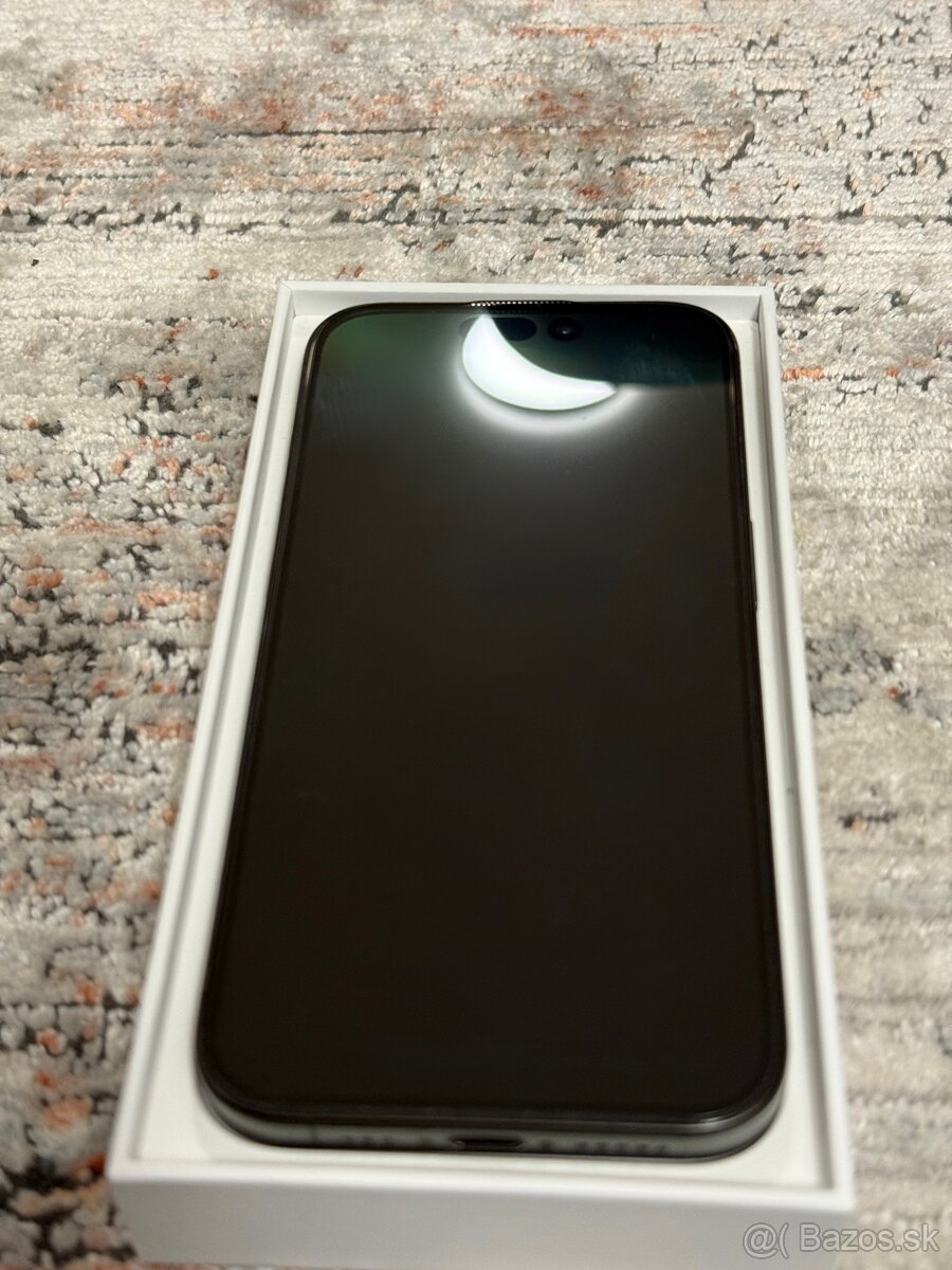 iPhone 15 pro 256GB, Black Titanium - 4