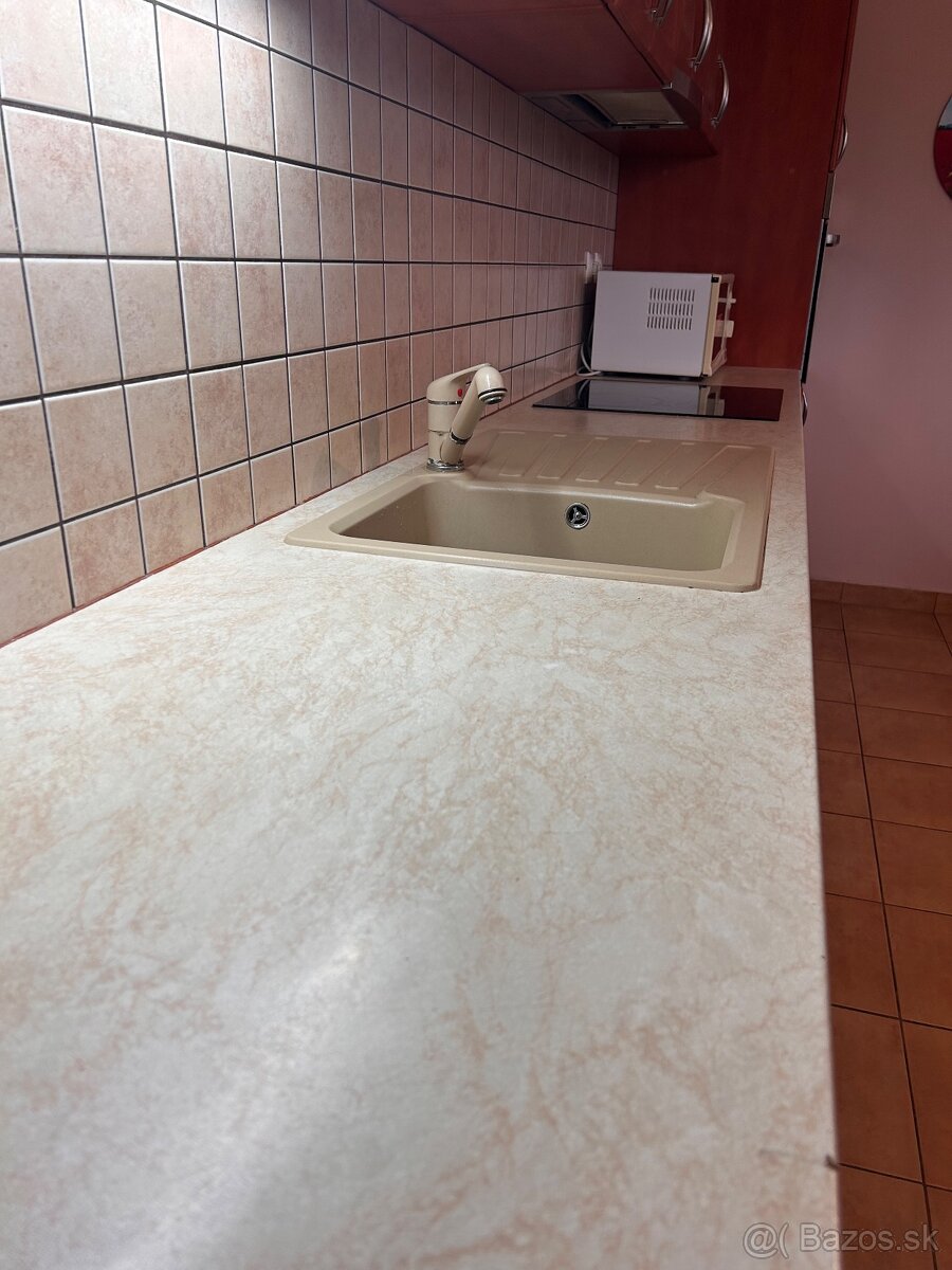 Kuchynská linka - 4