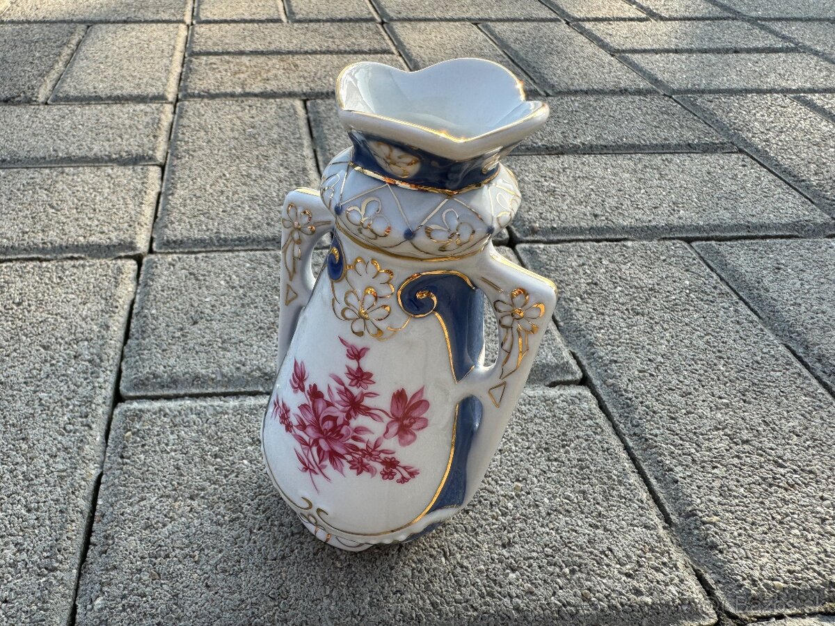 malá romantická porcelánová vázička - 4
