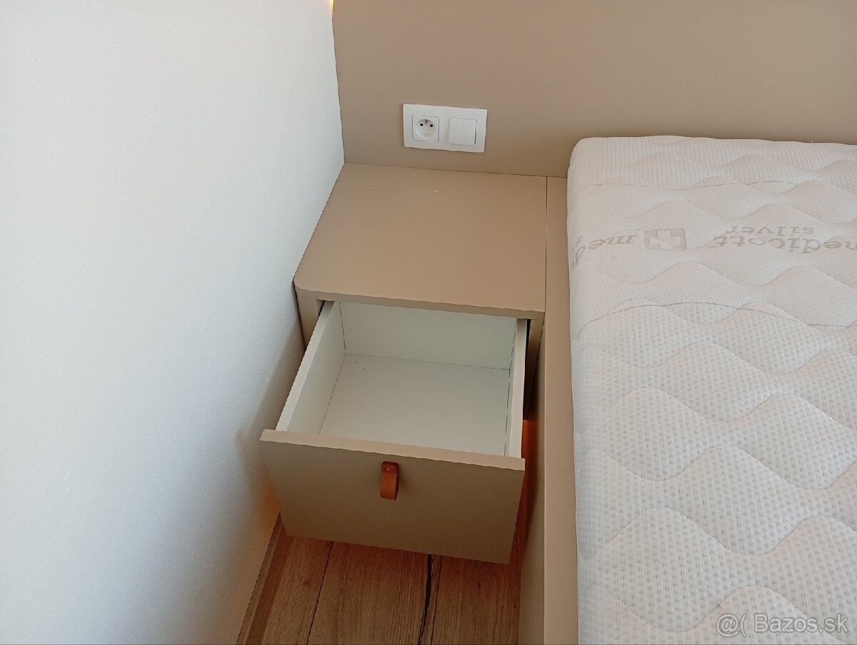 Manželská posteľ - 4