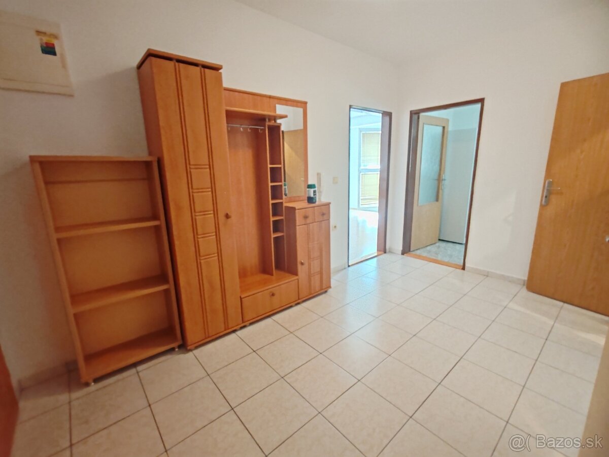Topoľčany - byt na námestí - 4