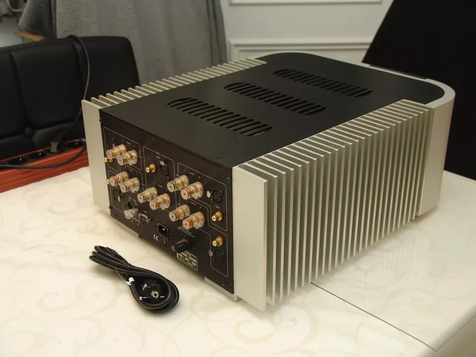 Classe CA-5200 Zosilňovač výkonu - 4