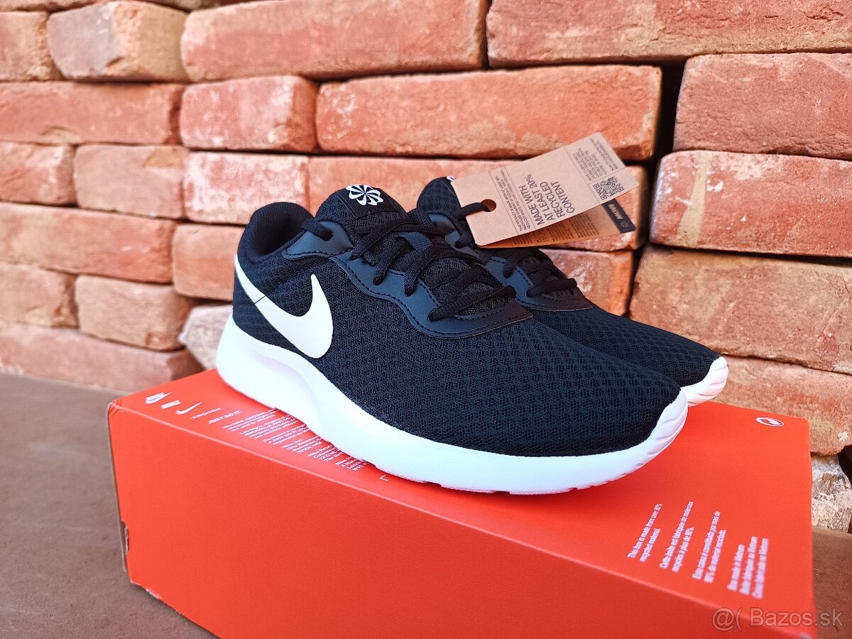 Dámské tenisky na běhání Nike Tanjun, velikost 40 - 4