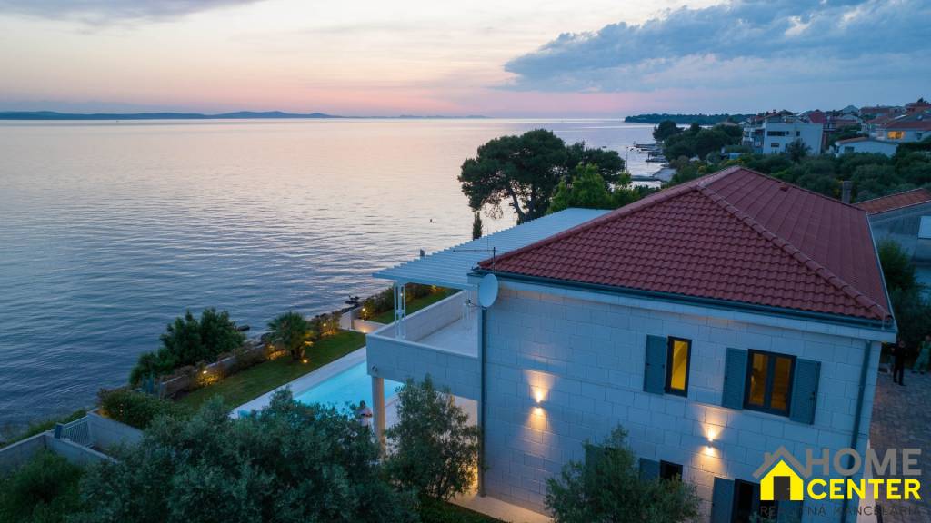 NA PREDAJ atraktívna kamenná vila /419 m²/ pri mori, Dalmáts - 4