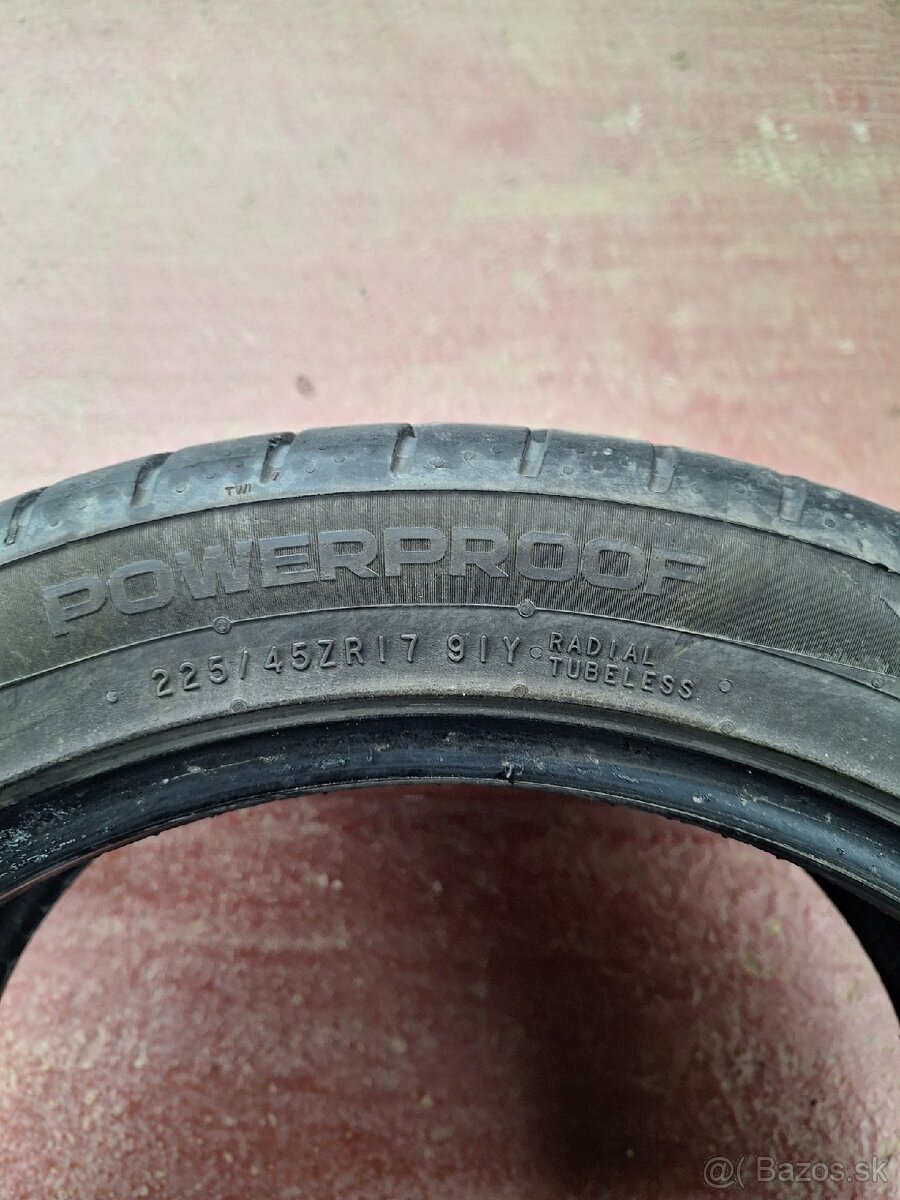 Nokian 225 45 R17 - 4