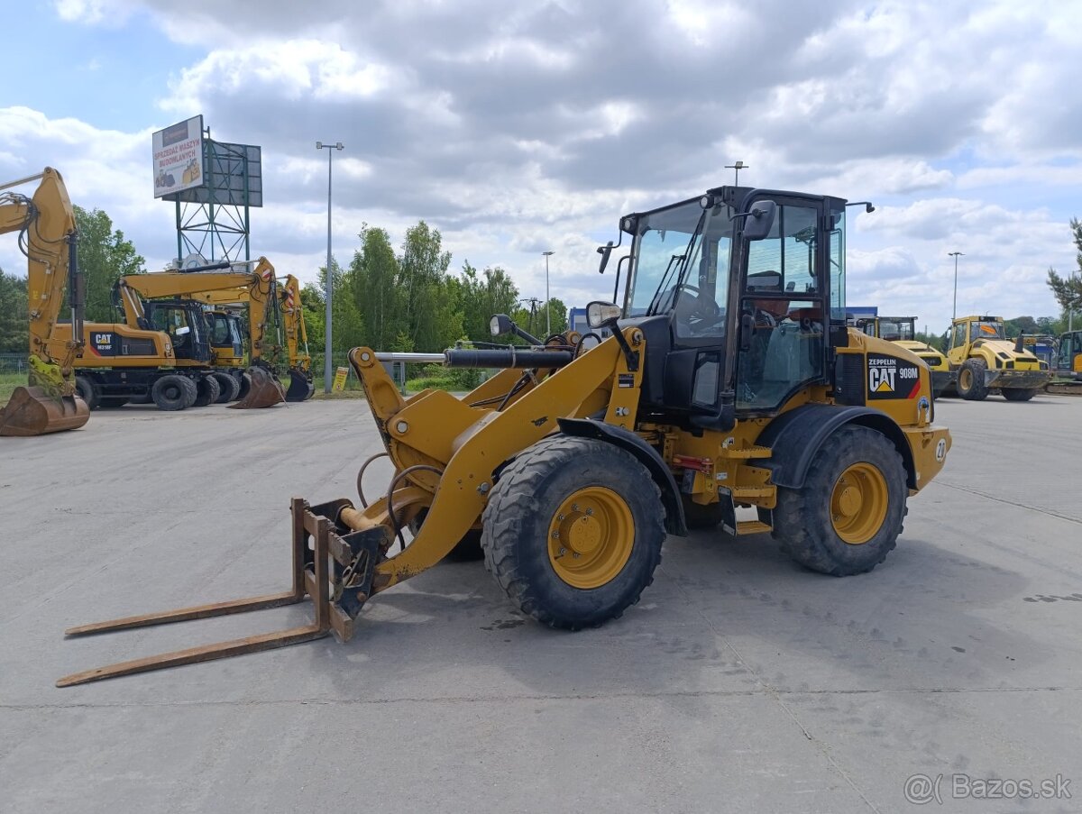 Čelní nakládač CAT 908 M - 4