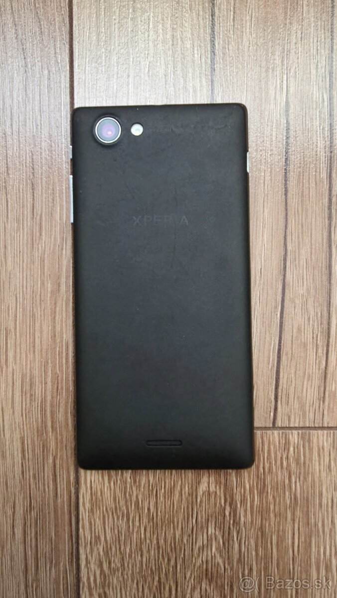 Sony Xperia J - 4
