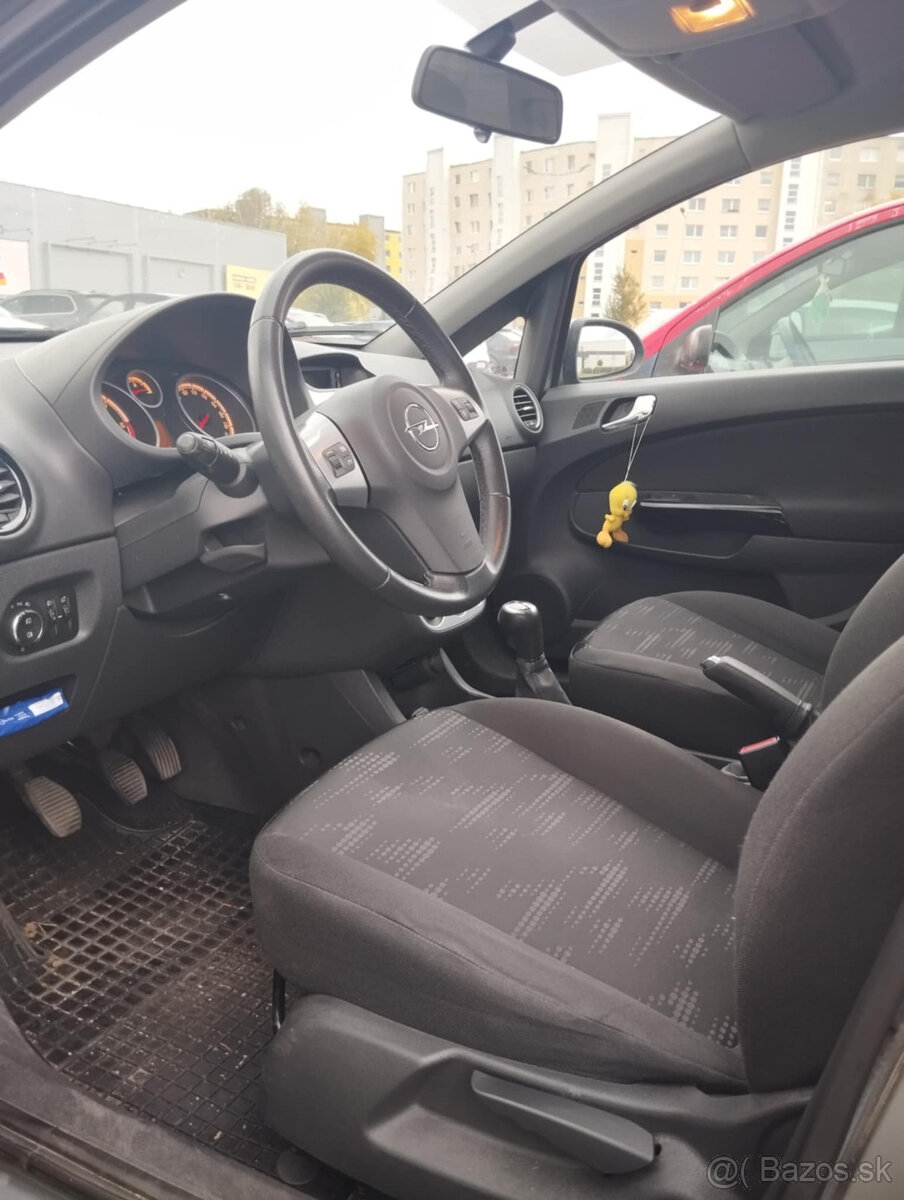 Opel Corsa 1.3 CDTI 55 kW (2011) - 4