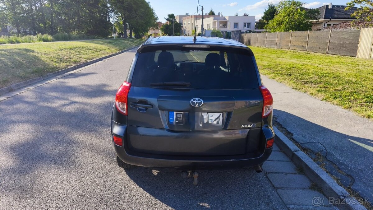 TOYOTA RAV4 2.2 D-4D - 4