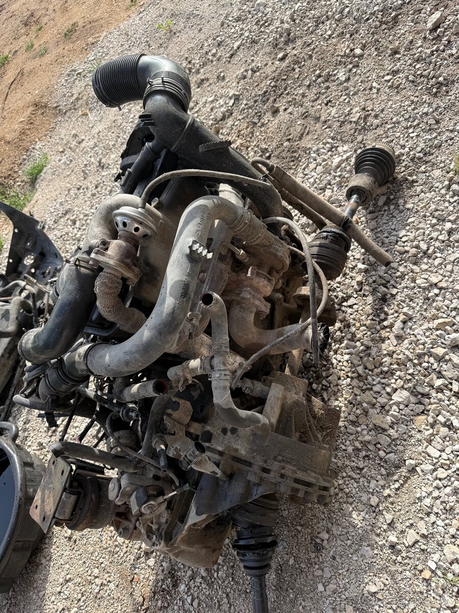 Motor 1.9tdi 66kw stará rotačka - 4