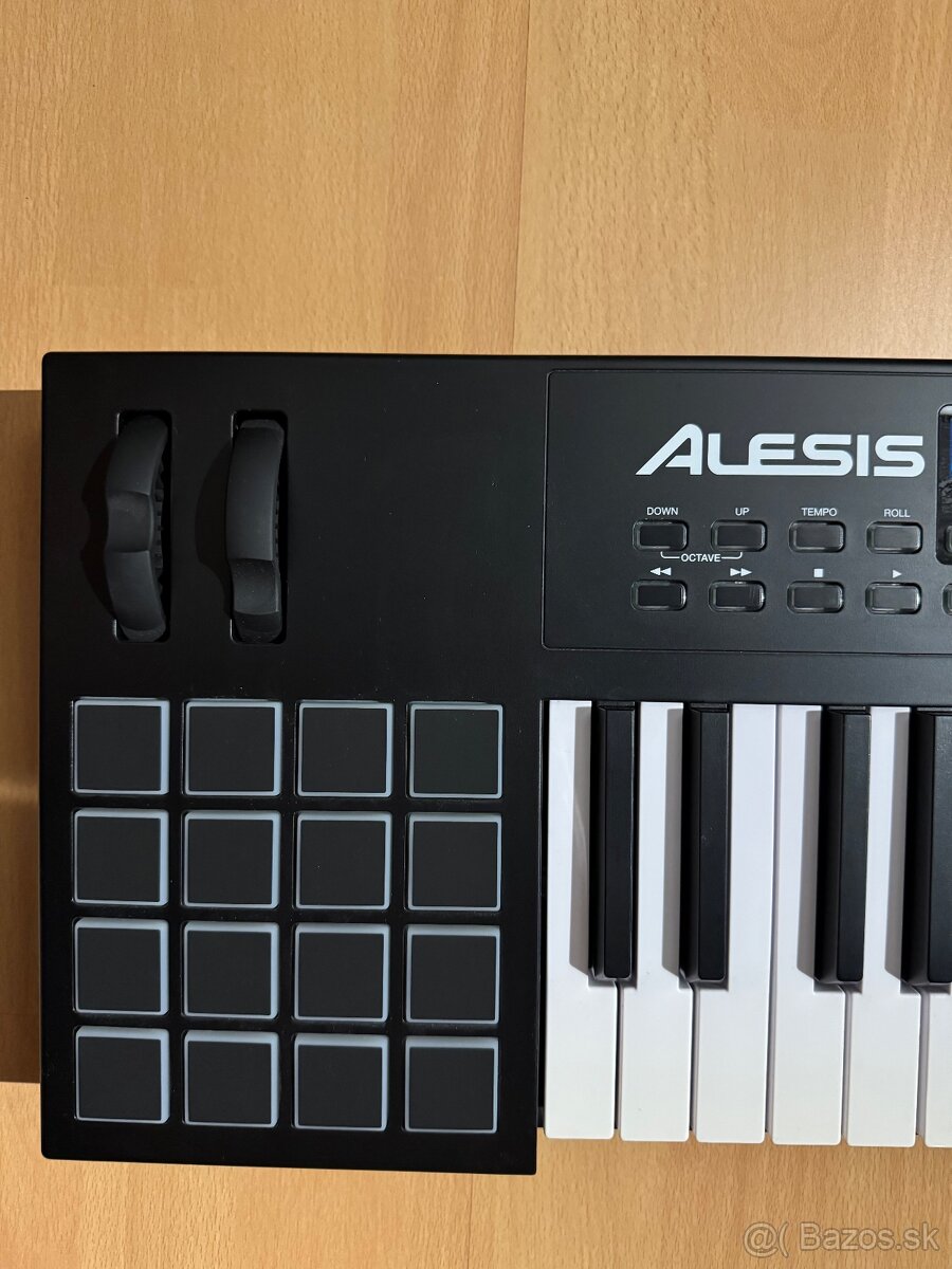Alesis VI61 MIDI kontrolér - 4