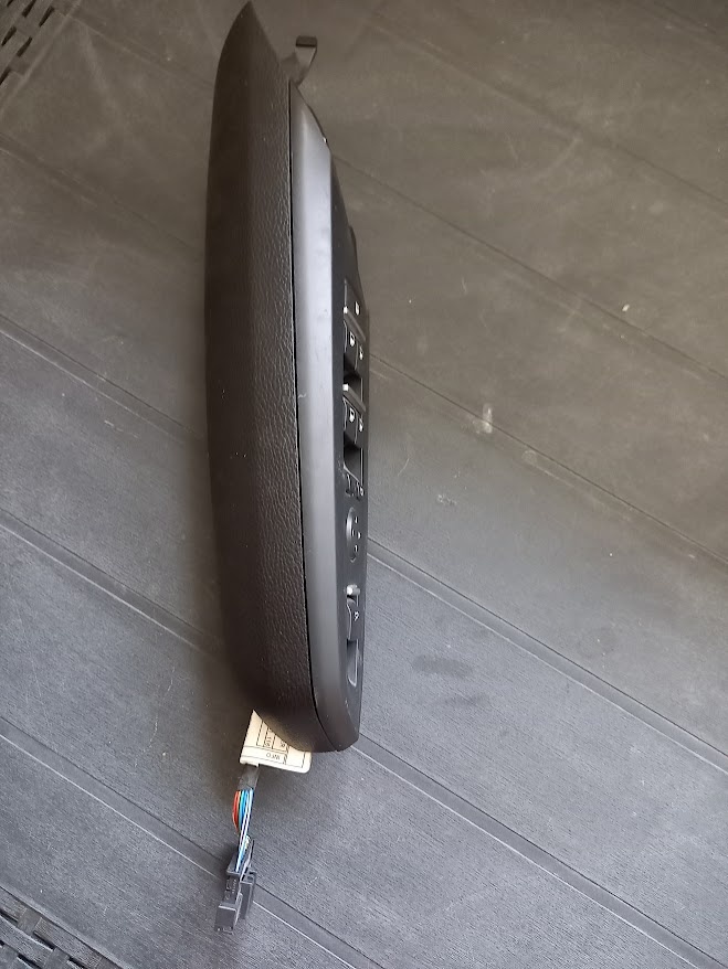 BMW X3 F25 ovládač na ľavých dverách - 4