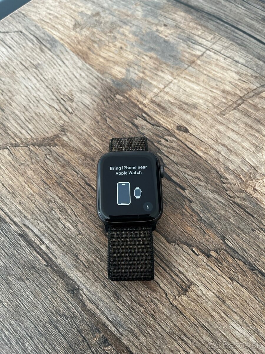 Hodinky Apple Watch 4 - 44m - 4
