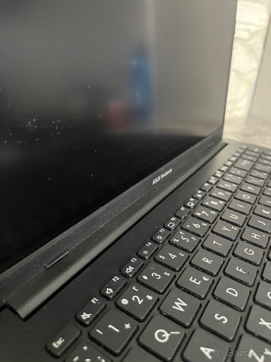Predám notebook asus vivobook - 4