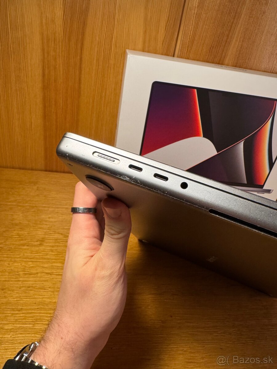 MacBook Pro 16 M1 16gb 512gb - 4