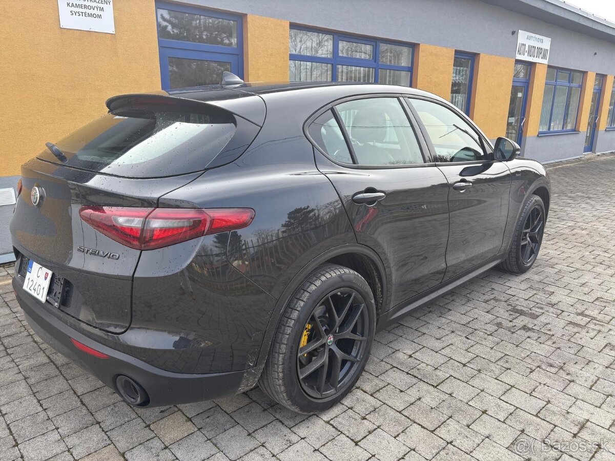 Alfa Romeo Stelvio 2.0 benzín - 4