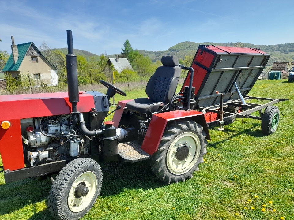Malotraktor s vlečkou - 4