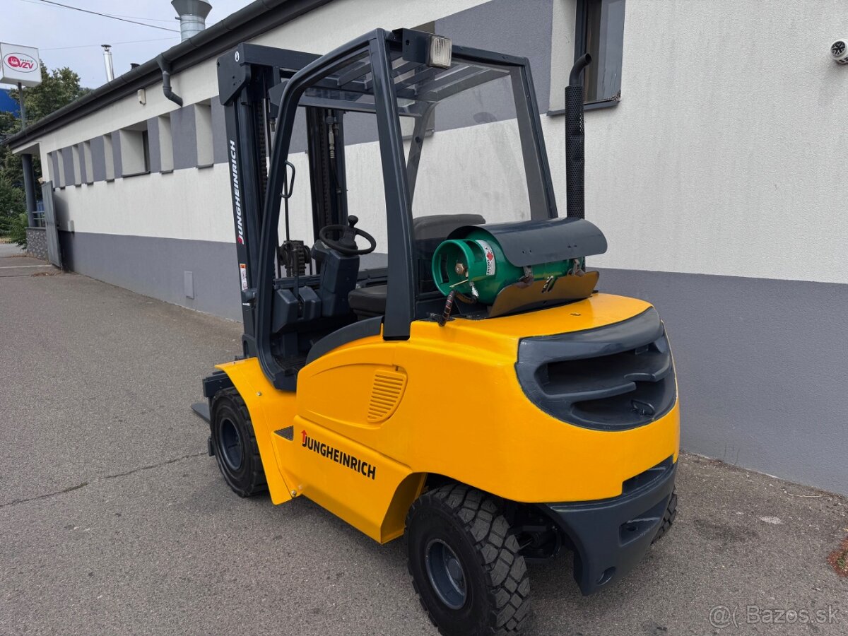 Vysokozdvižný vozík Jungheinrich 3t LPG triplex GO - 4