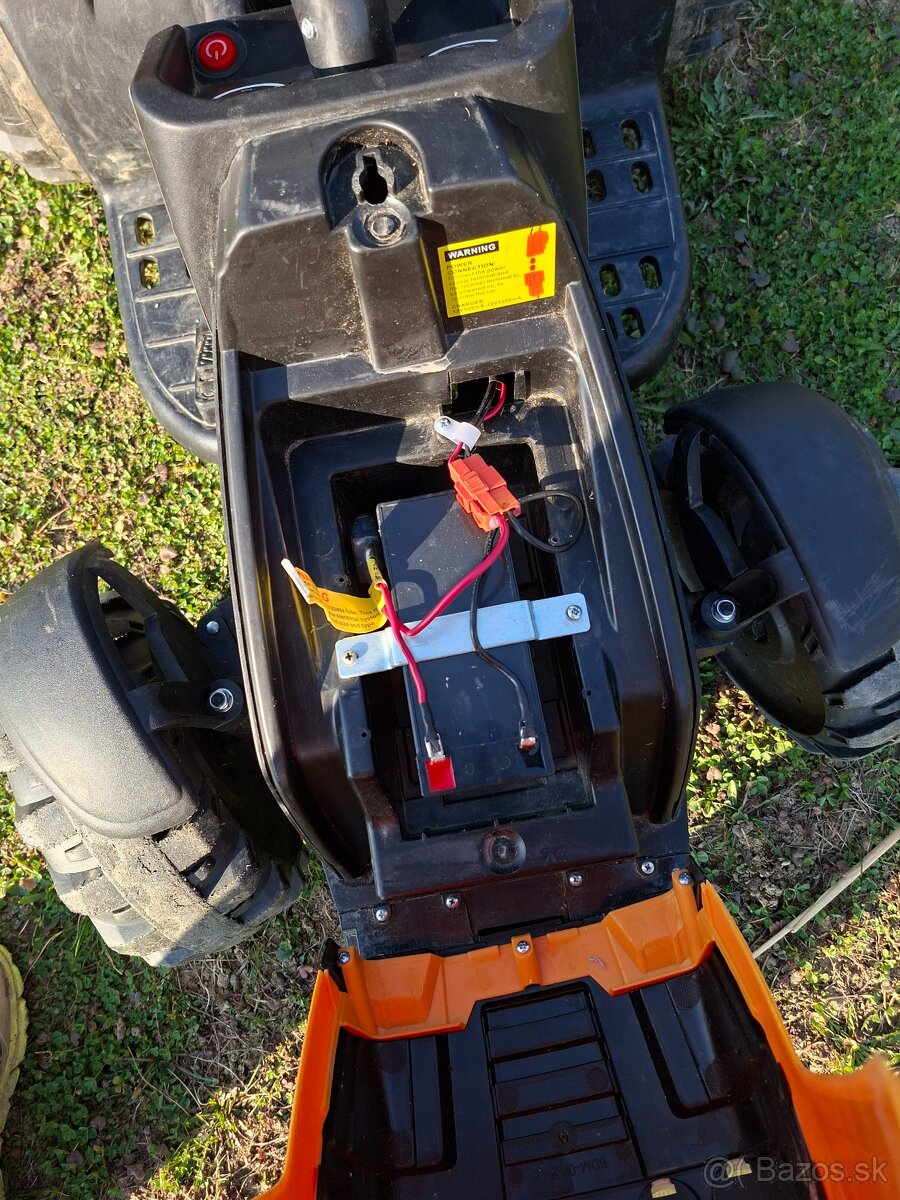 Traktor na diaľkové ovládanie JCB - 4