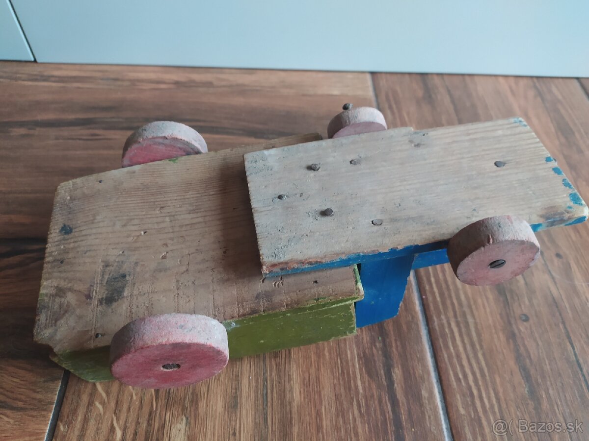 Stará hračka drevené auto. - 4