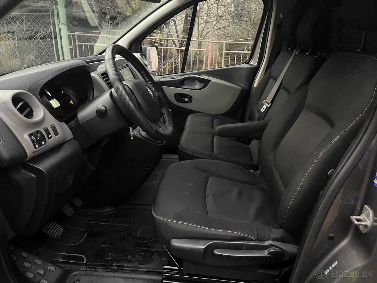 Prenajom 9 miestneho vozidla Renault Trafic - 4