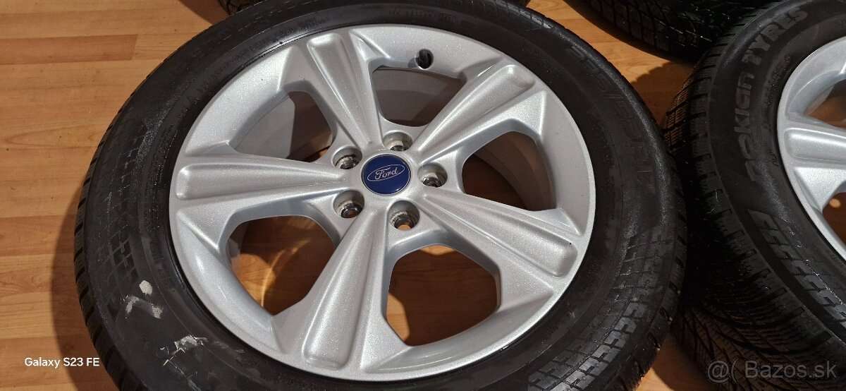 Predám zimnu sadu Ford Kuga 5x108 R17 ,235/55 R17+ TPMS - 4