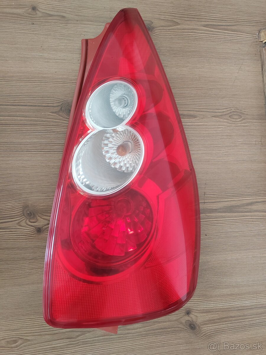 Mazda 5 zadné svetlá - 4