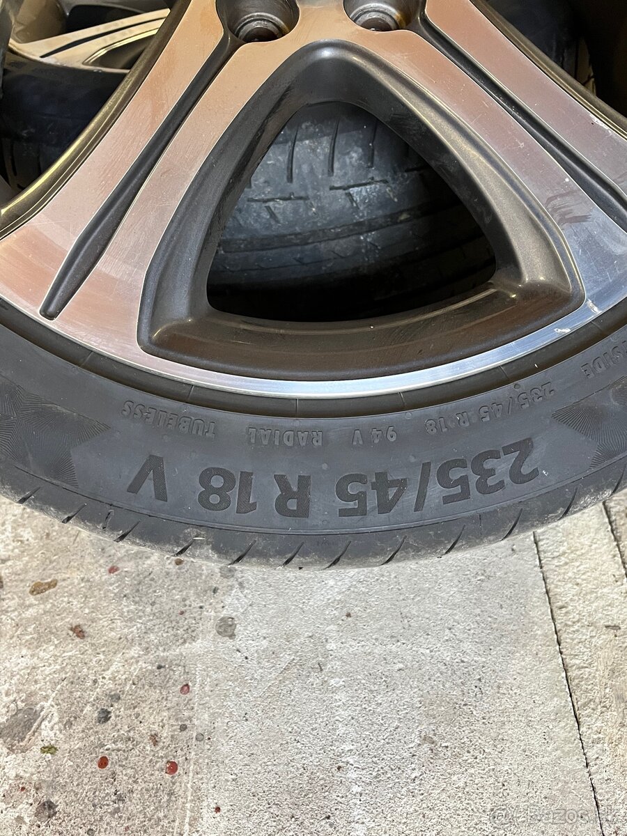 R18 235/45 Pegueot - 4