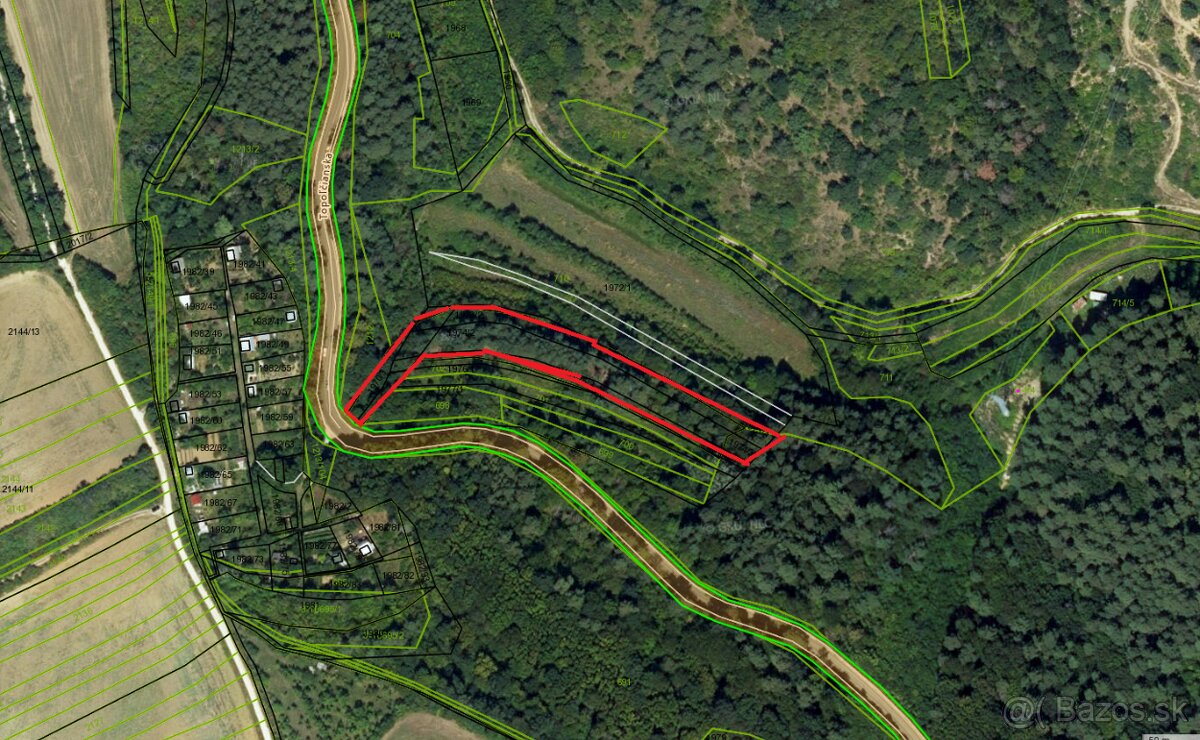Ponúkame vám na predaj pozemok v katastri obce Banka - 4