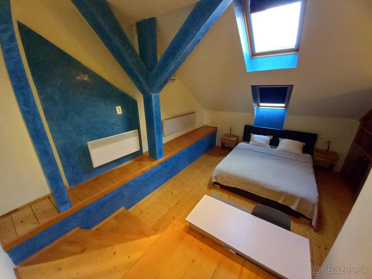 Výnimočný 3-izbový podkrovný byt priamo na Hlavnej ulici v K - 4