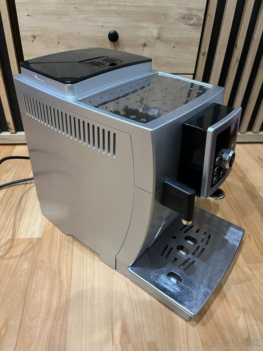 Predám kapsulový kávovar DeLonghi ECAM - 4