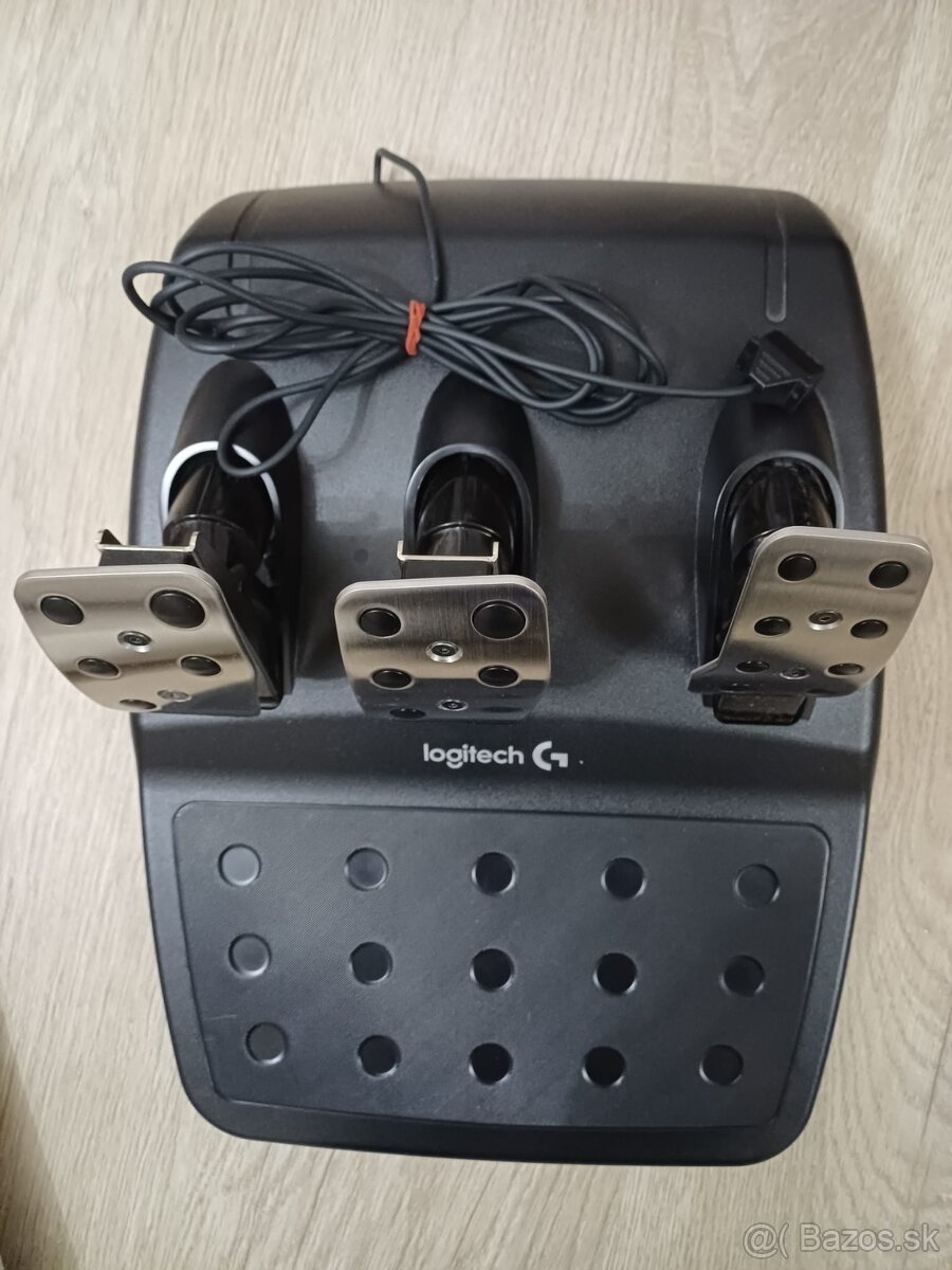 Predám herný volant Logitech G29 driving force - 4