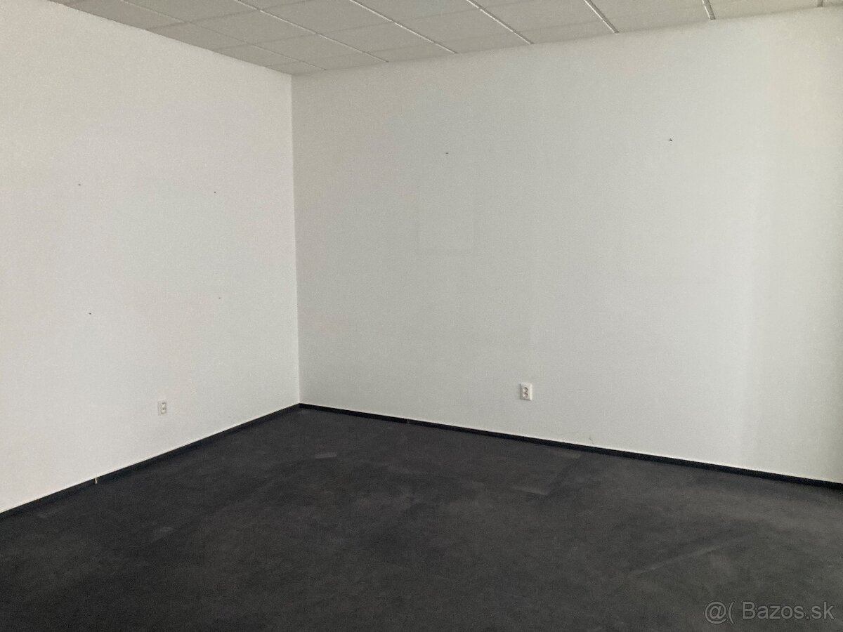 Centrum Čadce budova Sporiteľne - 4