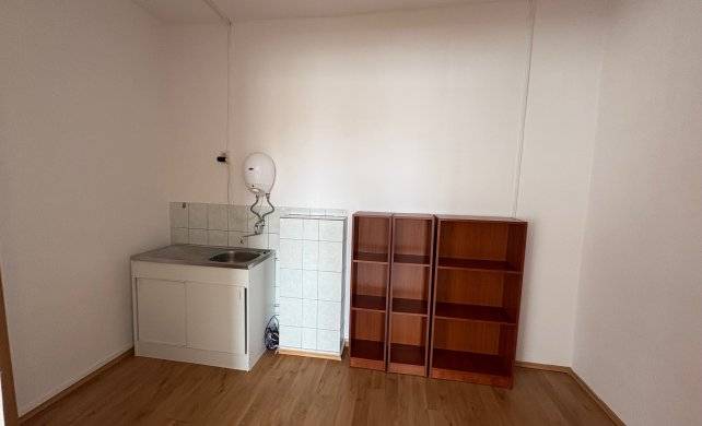 Reality Kolesár prenajíma priestor 42m2 Mlynská centrum - 4