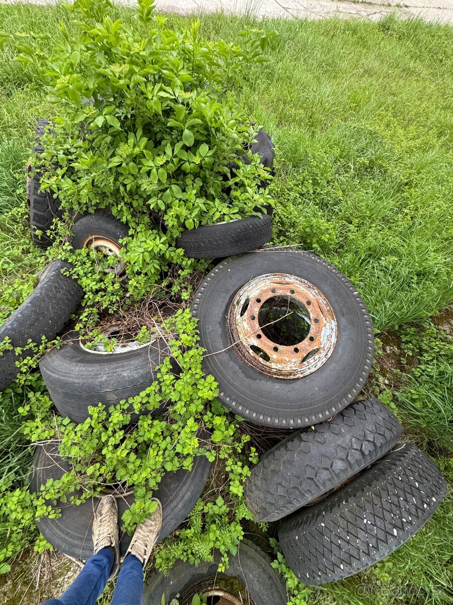 Predávam plášte disky kolesá na Poľno náradie stroje - 4