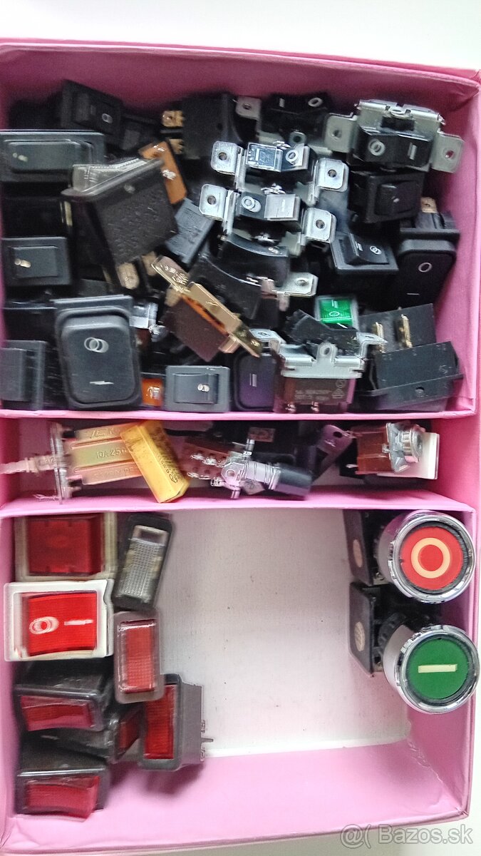 Vypínače + ostatný drobný materiál - 4