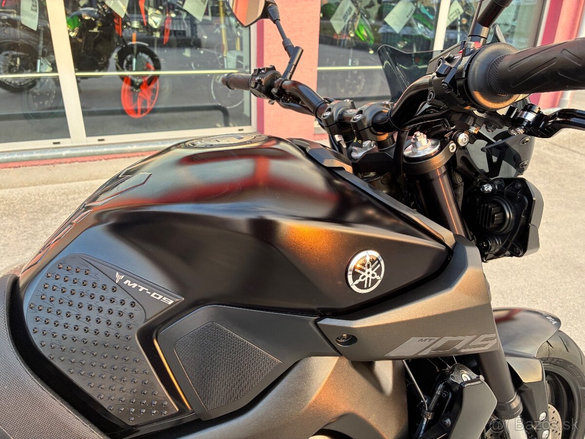 Yamaha MT09 - 4