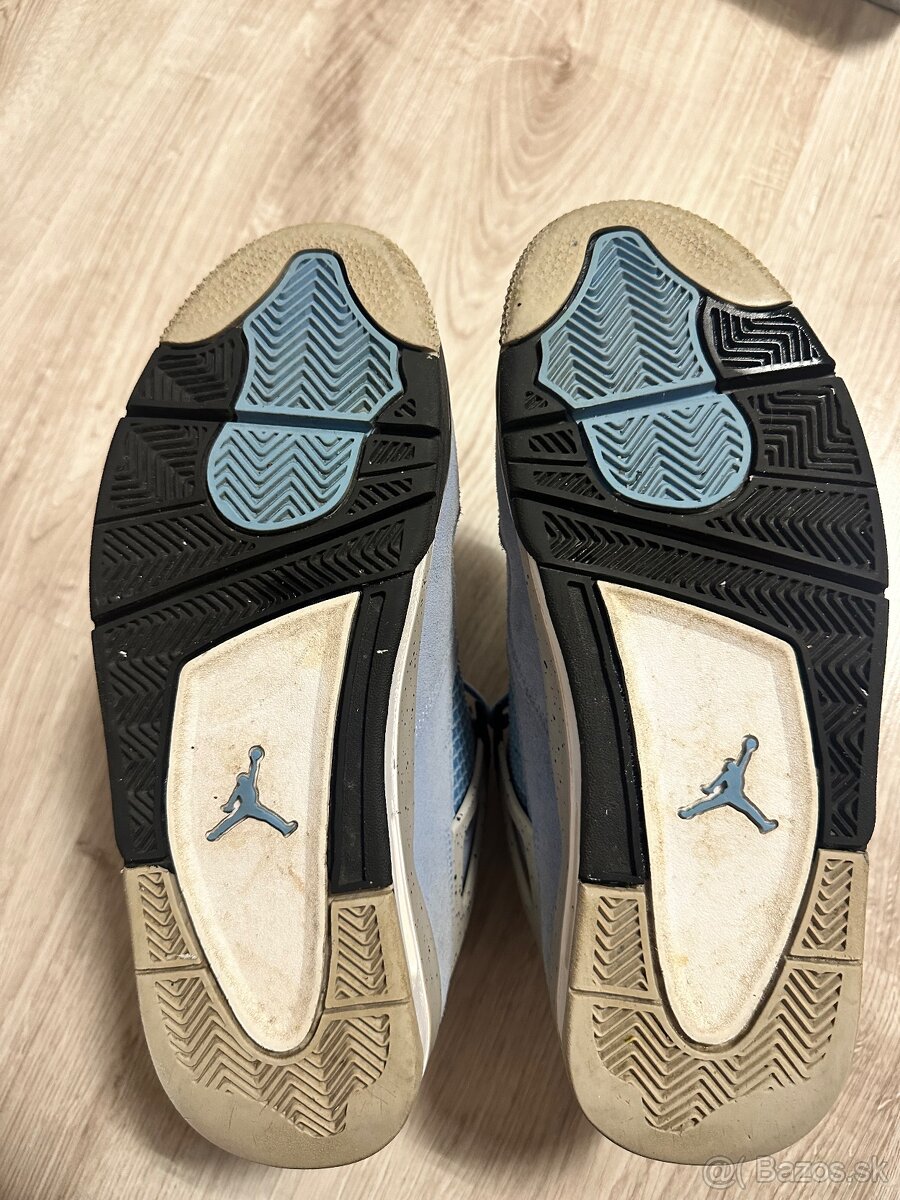 Jordan 4 University Blue - 4