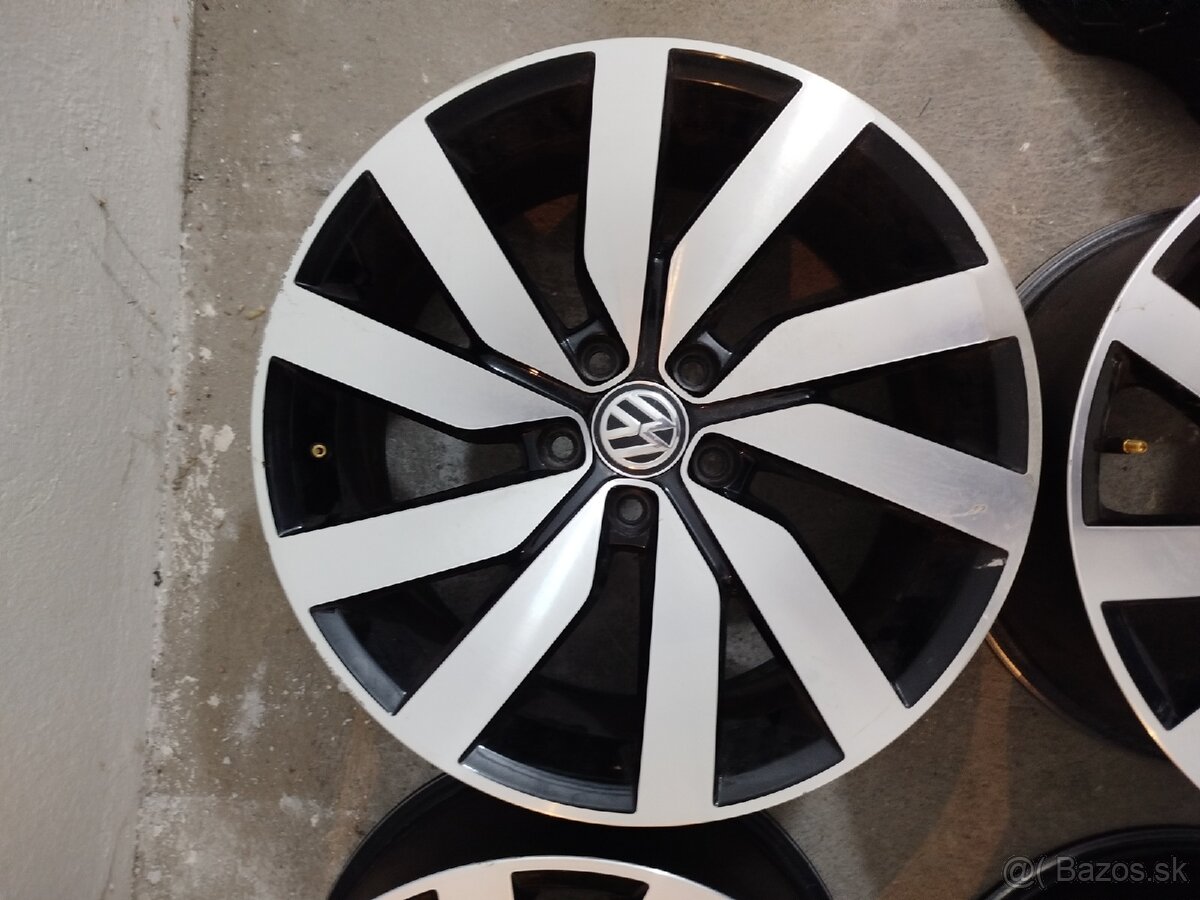 VW Marseille R18 ET 44 (Passat) - 4